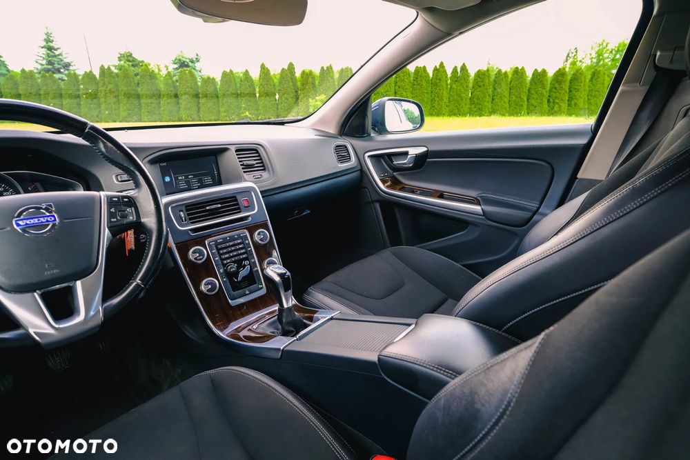 Volvo V60 D4 Drive-E Momentum - 15