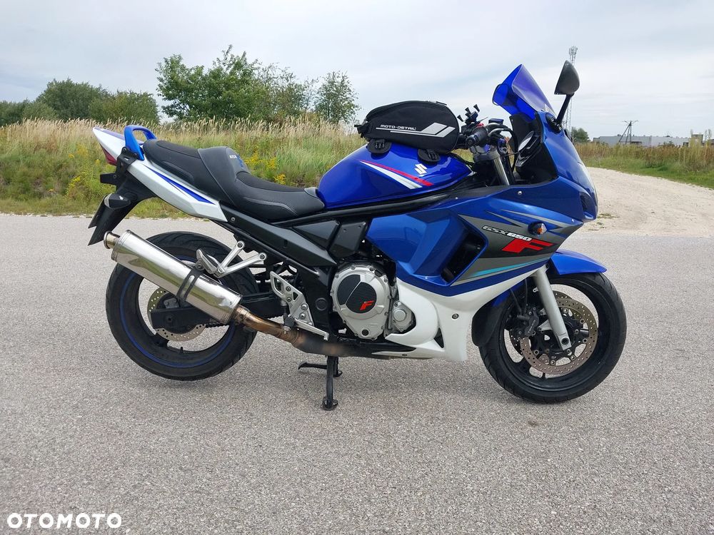 Suzuki GSX - 18
