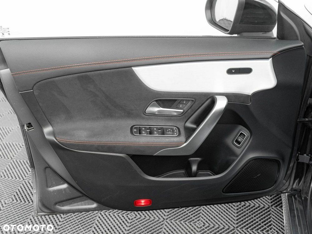 Mercedes-Benz CLA - 13