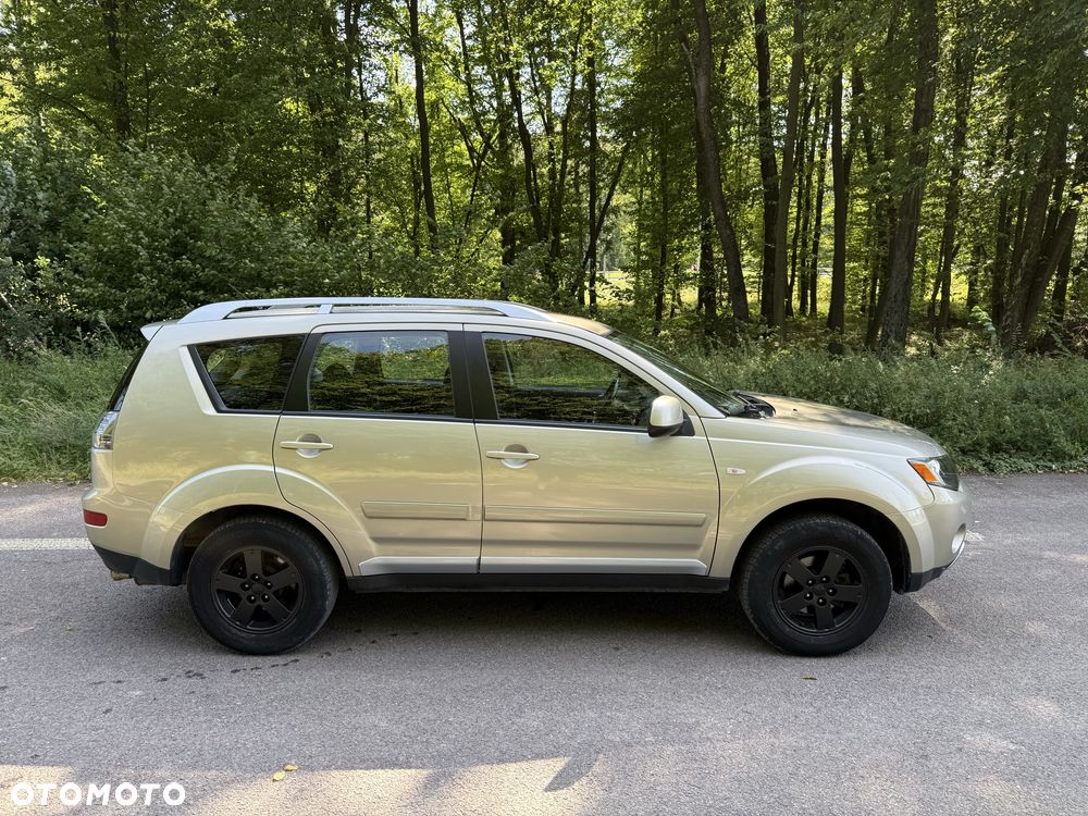 Mitsubishi Outlander - 3