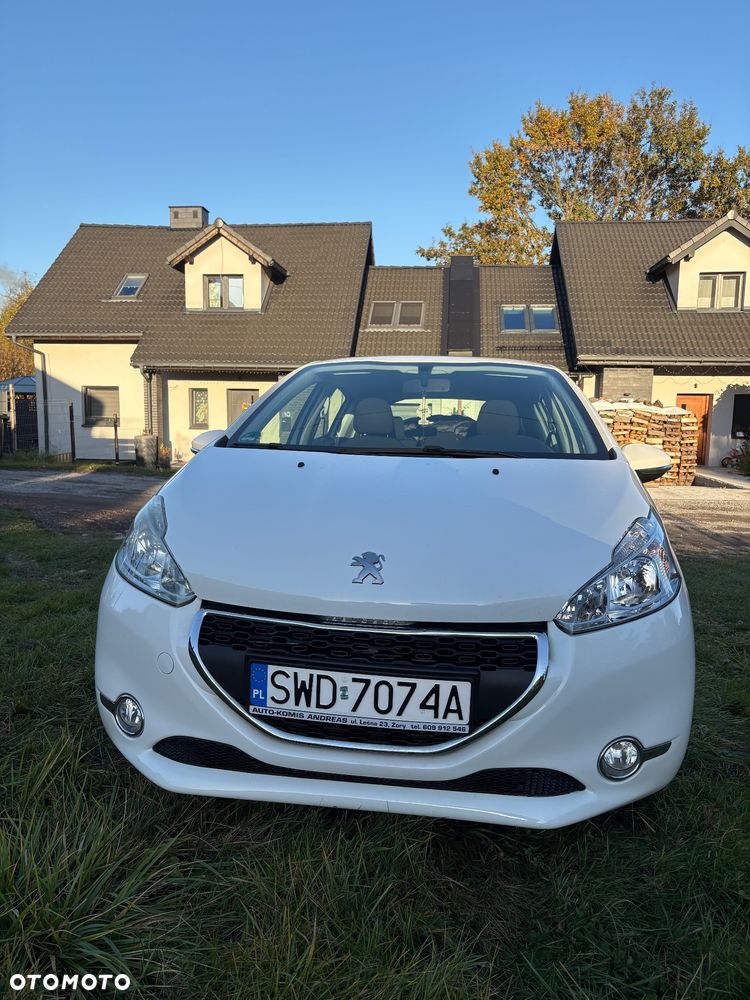Peugeot 208 2013 photo 2