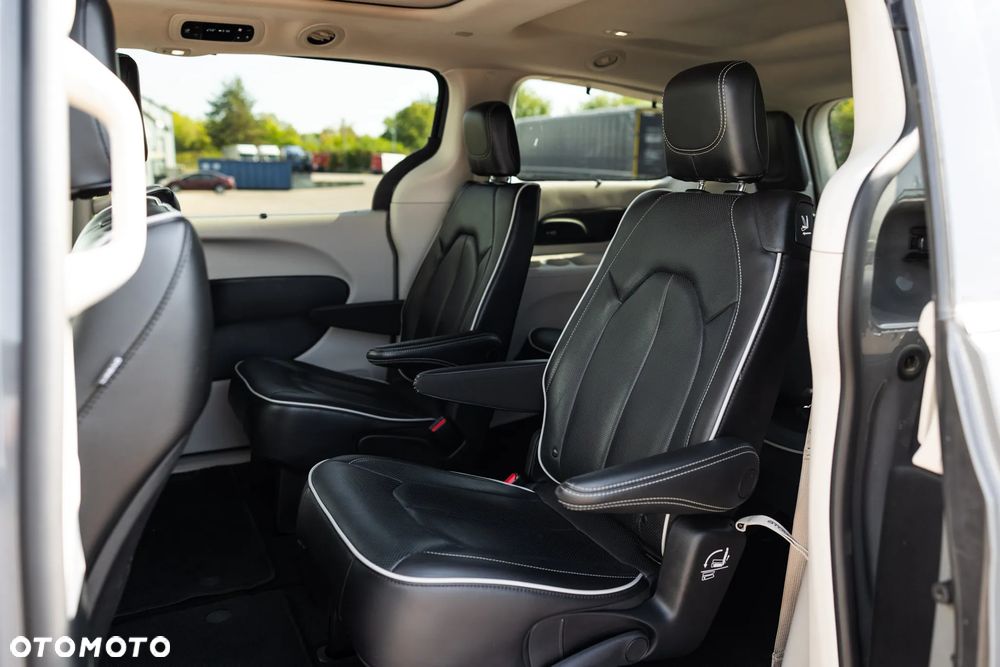Chrysler Pacifica - 28