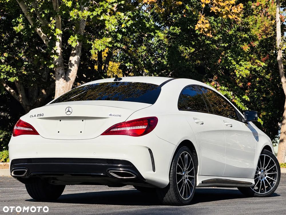 Mercedes-Benz CLA 250 4Matic 7G-DCT AMG Line - 10