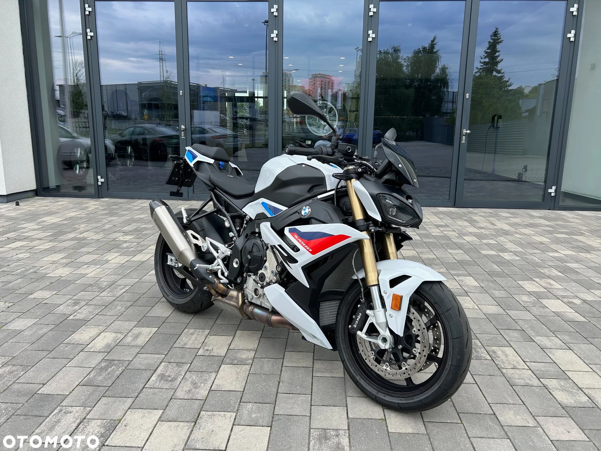 BMW S - 1