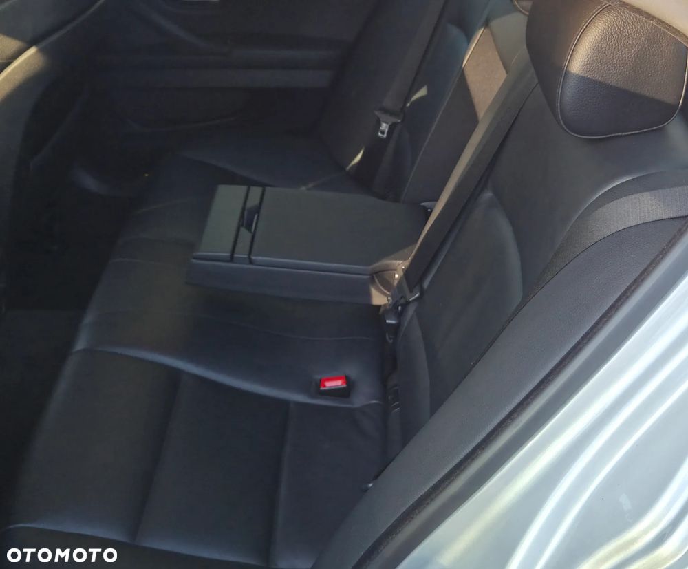 BMW Seria 5 550i Sport-Aut - 6
