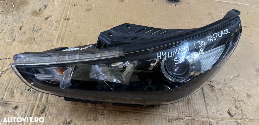 Far stanga HYUNDAI I30 an 2017-2020 cod 92101-G4060 - 2