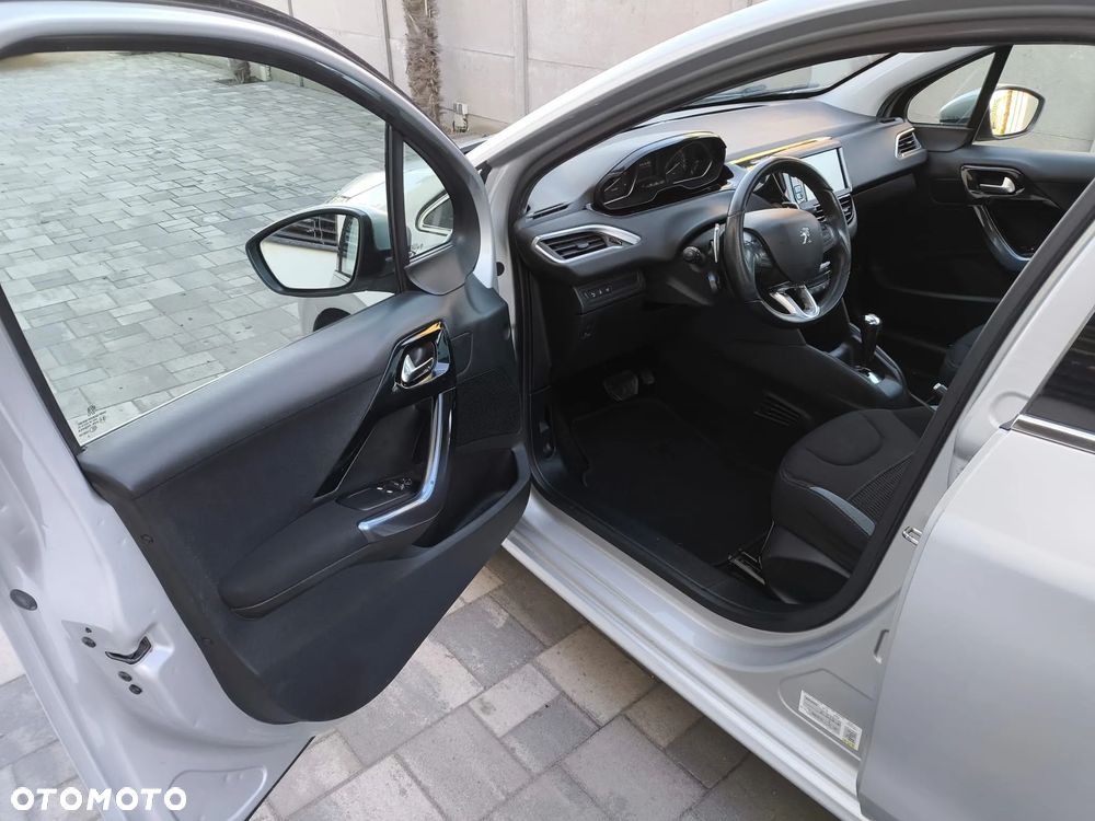 Peugeot 208 e-HDi FAP 92 EGS6 Stop&Start Allure - 15