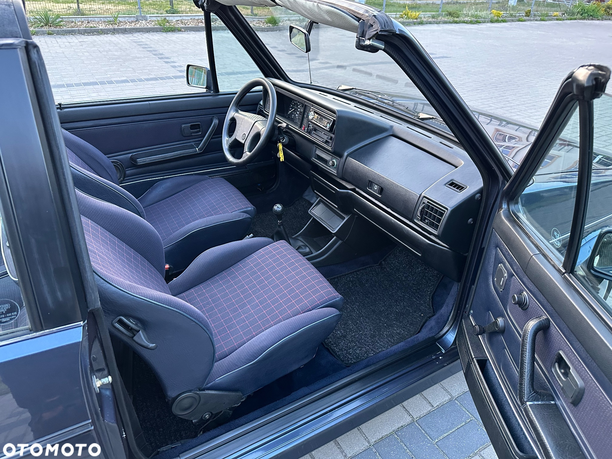 Volkswagen Golf 1.6 GL - 15