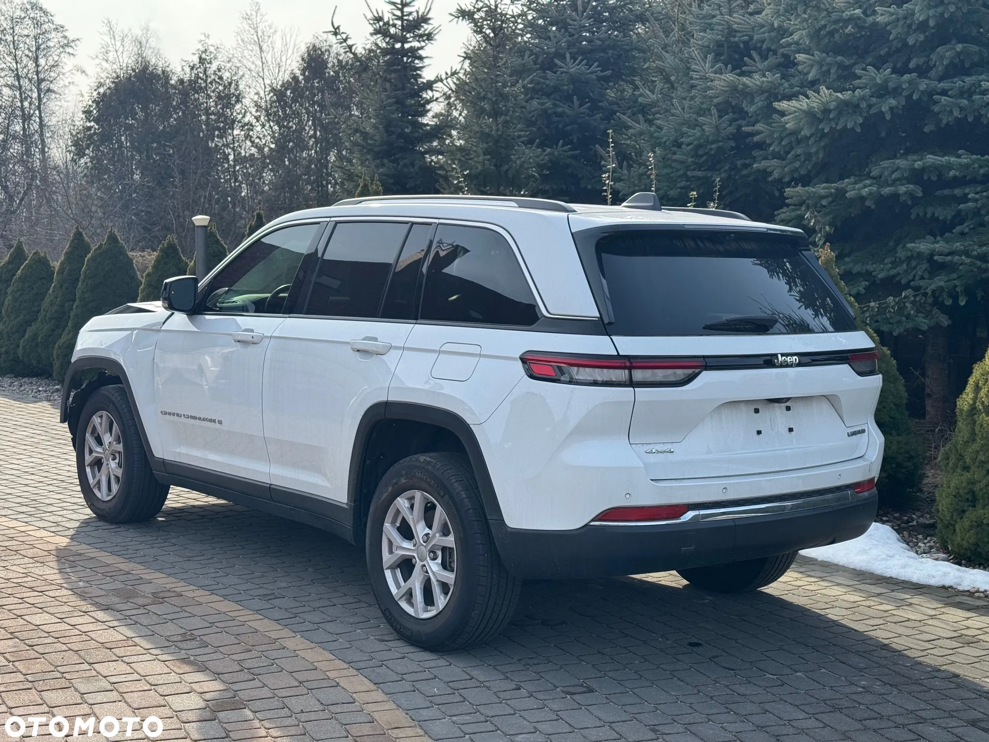 Jeep Grand Cherokee - 17