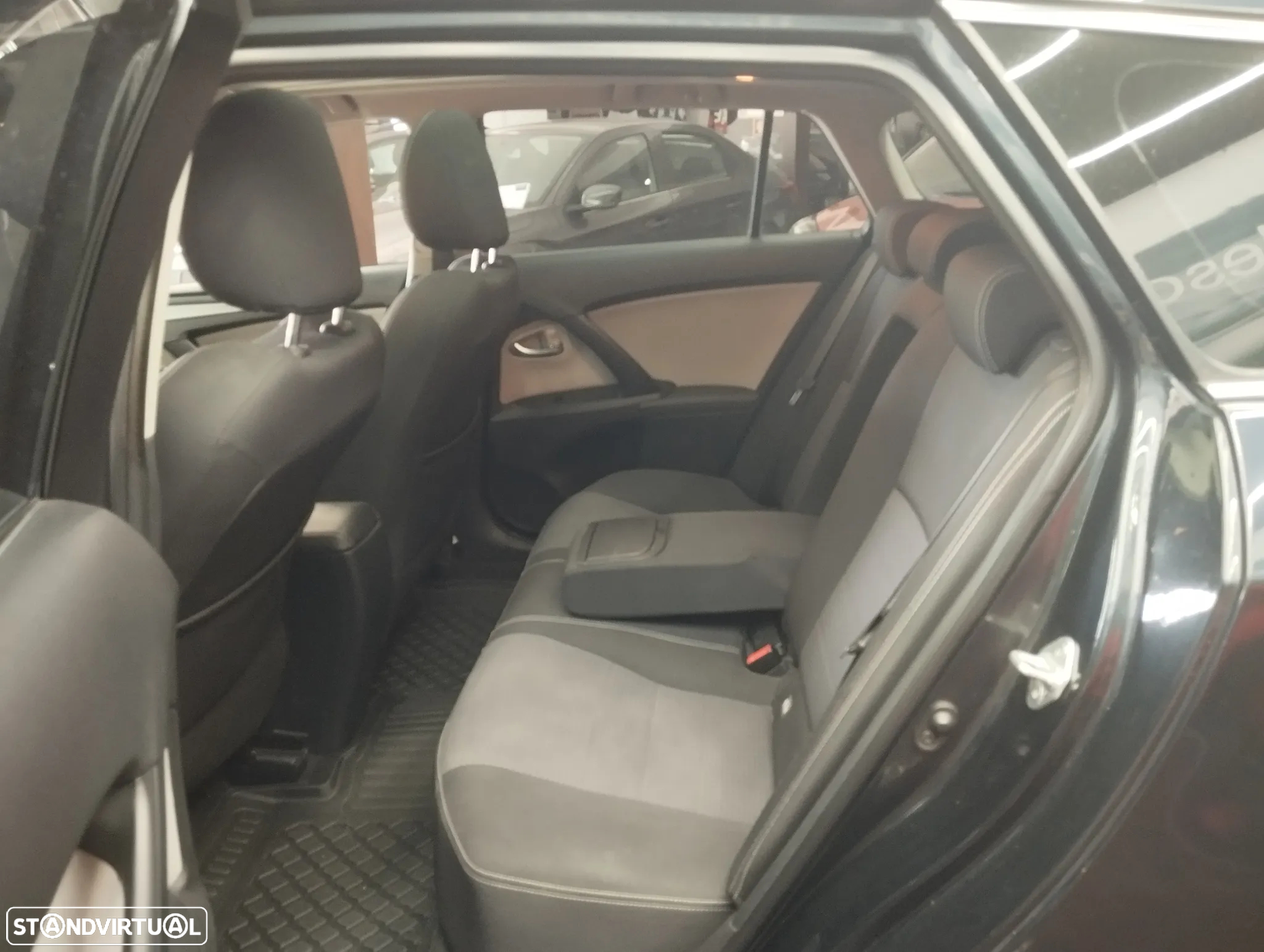 Toyota Avensis Touring Sports 1.6 D-4D - 13