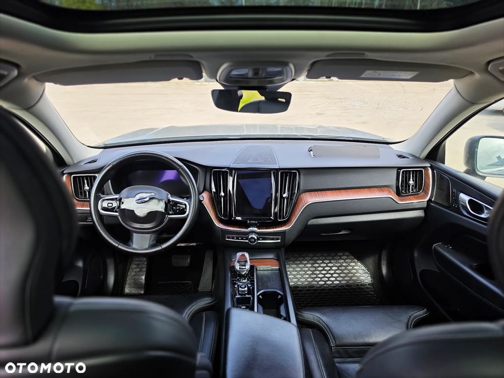 Volvo XC 60 B4 D AWD Plus Dark - 18