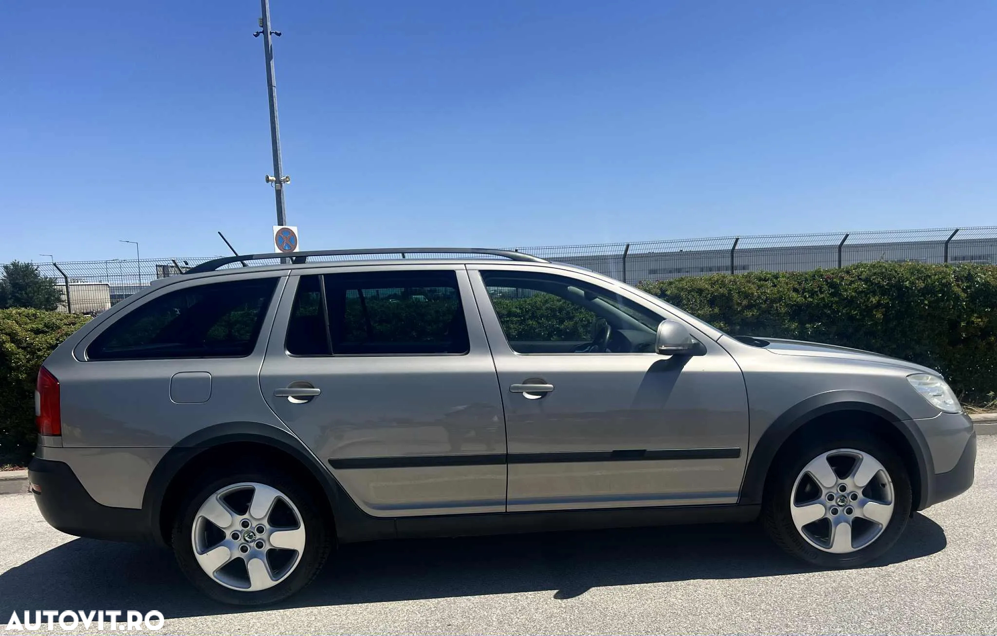 Skoda Octavia Combi 2.0 TDI 4x4 Scout - 4