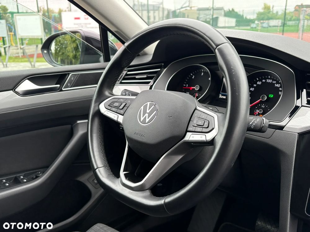 Volkswagen Passat Variant 2.0 TDI SCR DSG Conceptline - 14