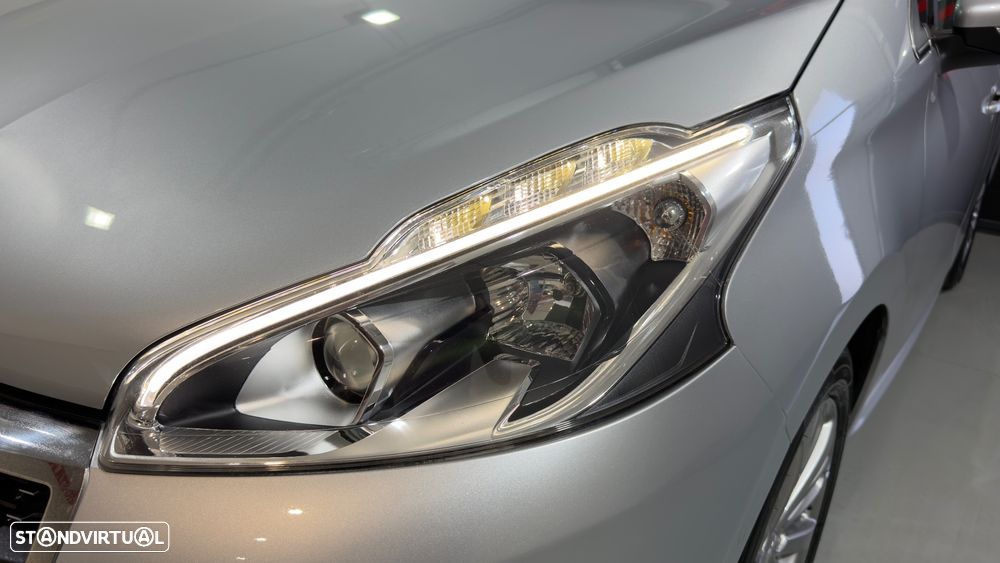 Peugeot 208 1.2 PureTech Allure - 6