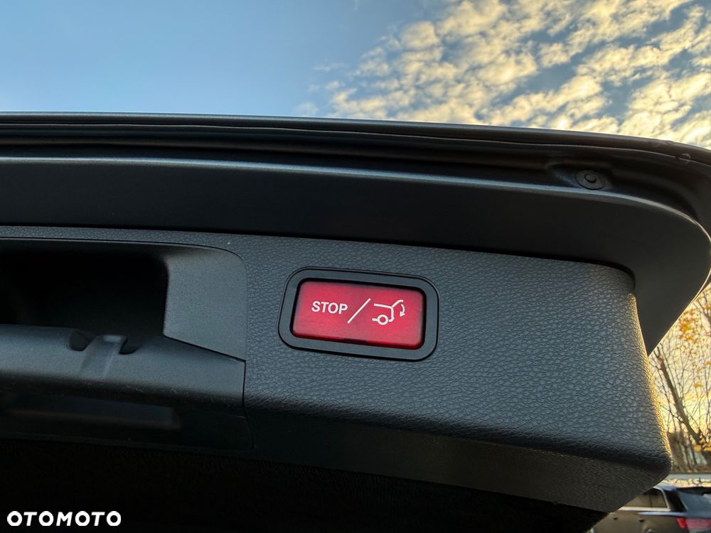 Mercedes-Benz Klasa E 350 d 4Matic T 9G-TRONIC AMG Line - 32