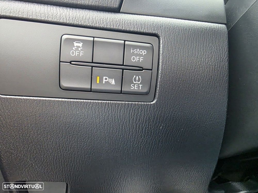 Mazda 3 Hatchback 1.5 Sky-D Excellence - 28