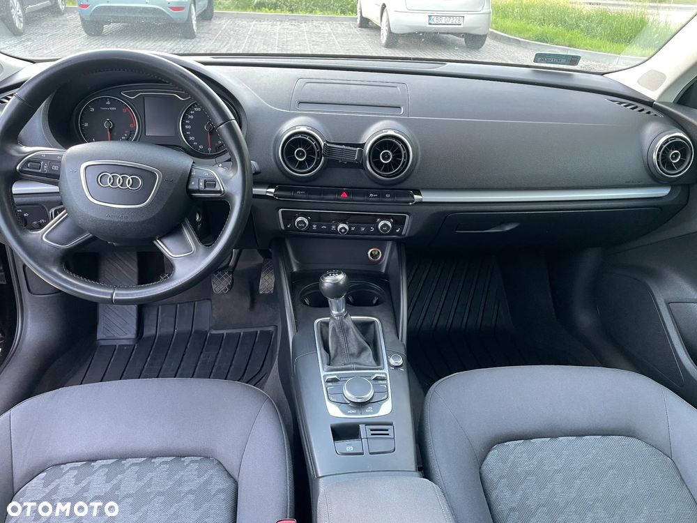 Audi A3 Sportback 1.6 TDI DPF Ambiente - 19