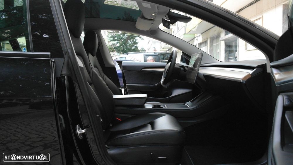 Tesla Model 3 Long Range Tração Traseira - 33