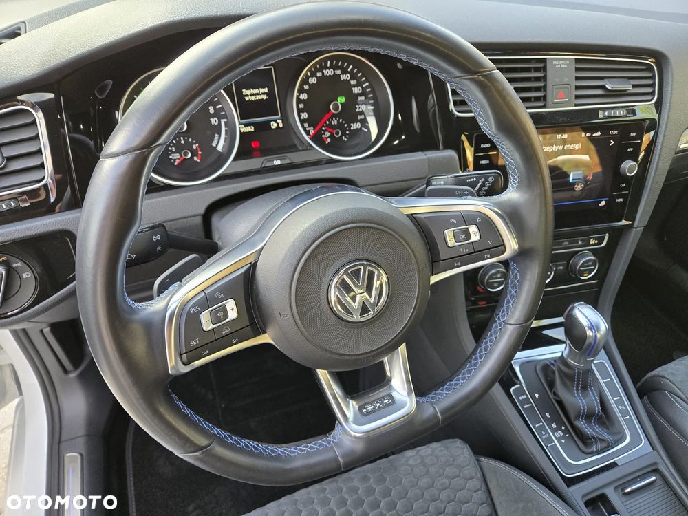 Volkswagen Golf - 11