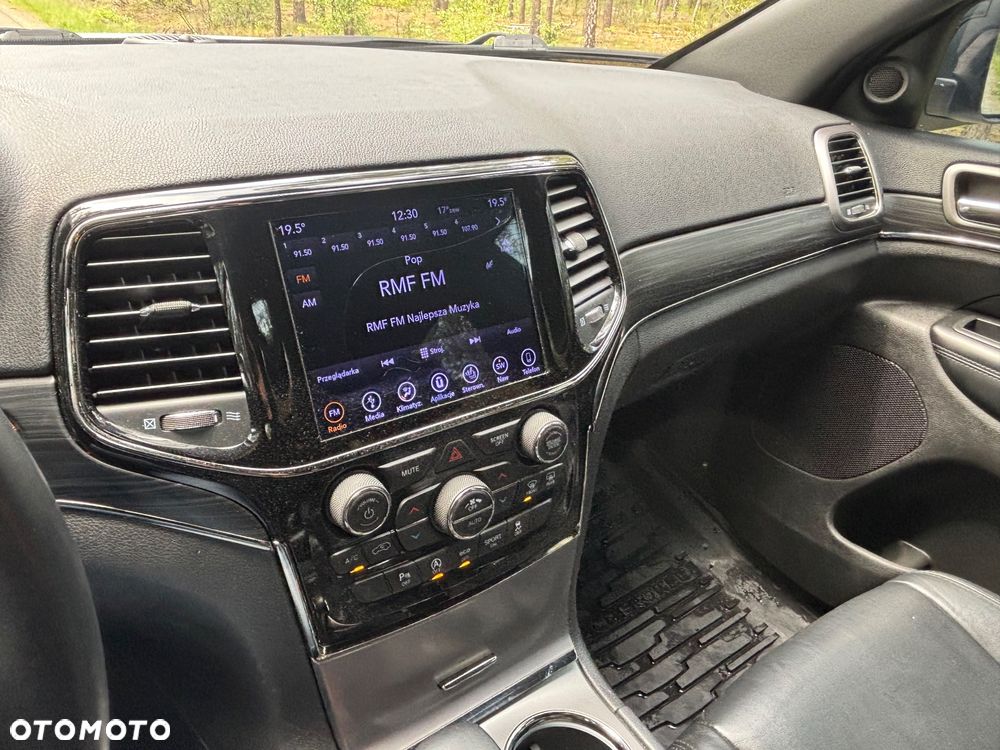 Jeep Grand Cherokee - 22