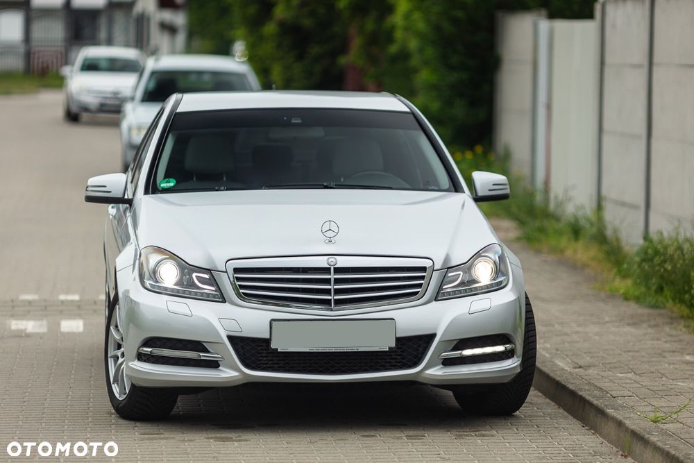 Mercedes-Benz Klasa C 200 CGI BlueEff Elegance - 13