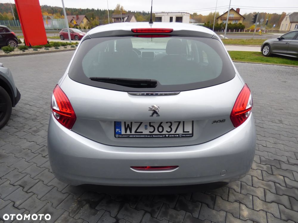 Peugeot 208 - 6