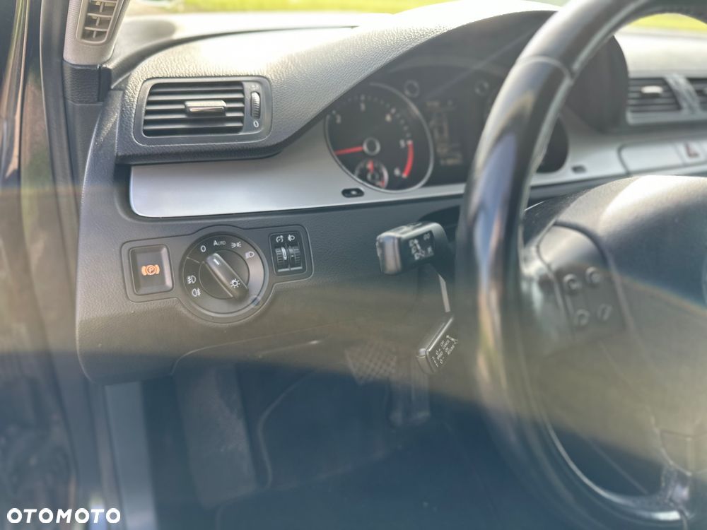 Volkswagen Passat - 11