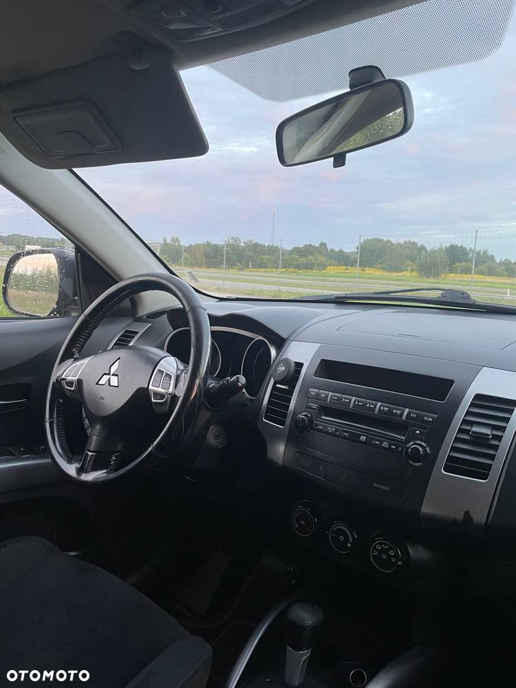 Mitsubishi Outlander 3.0 V6 XLS - 6