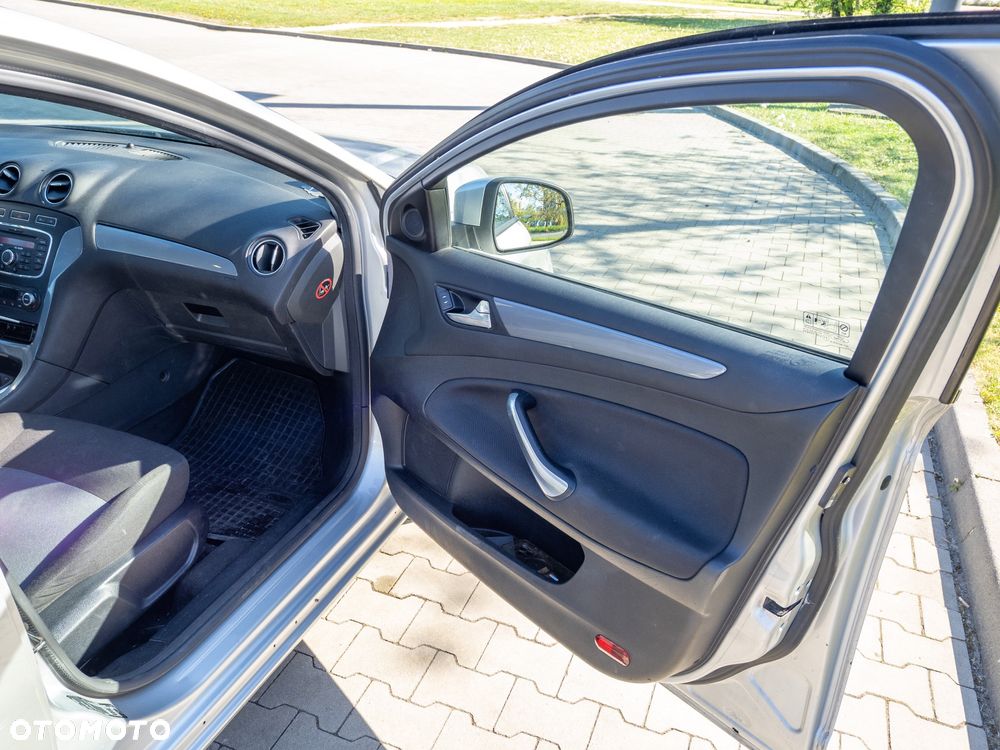 Ford Mondeo 2.0 Trend - 13