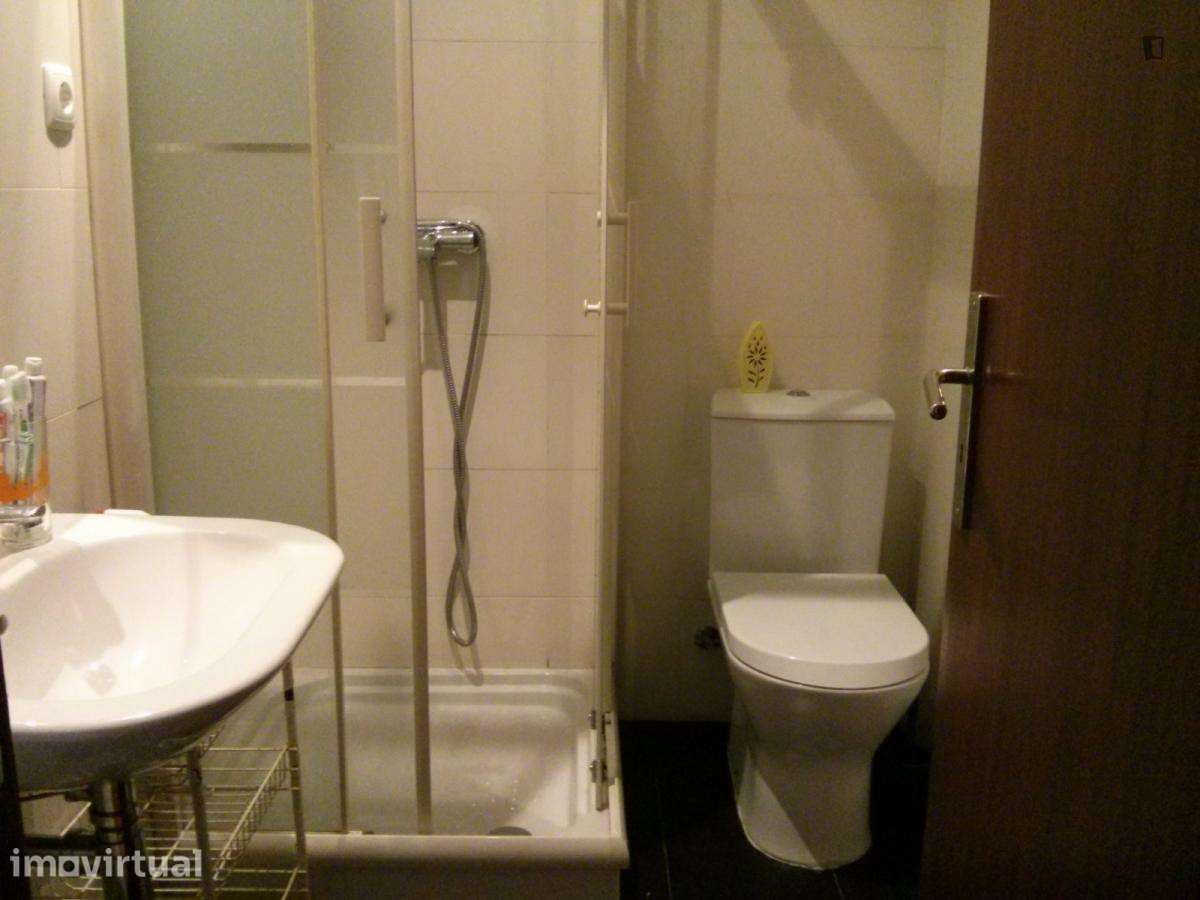Quarto - localizado em Bairro do Sol Coimbra - Grande imagem: 2/10
