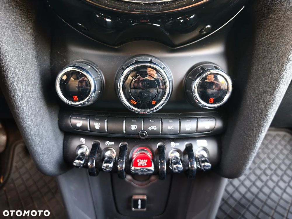 MINI Cooper Essential Trim - 18