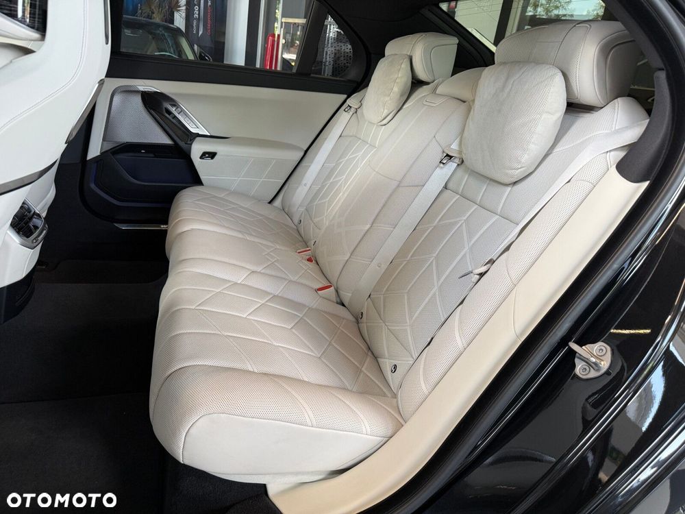 BMW Seria 7 - 12