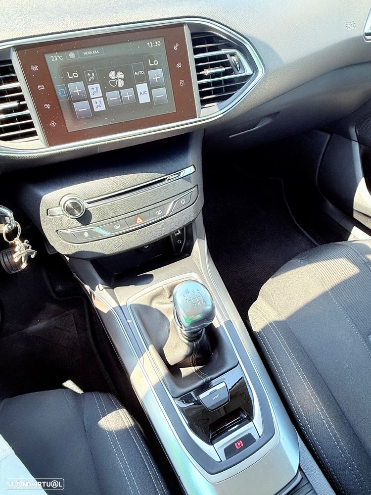 Peugeot 308 1.2 PureTech Allure Full LED - 36