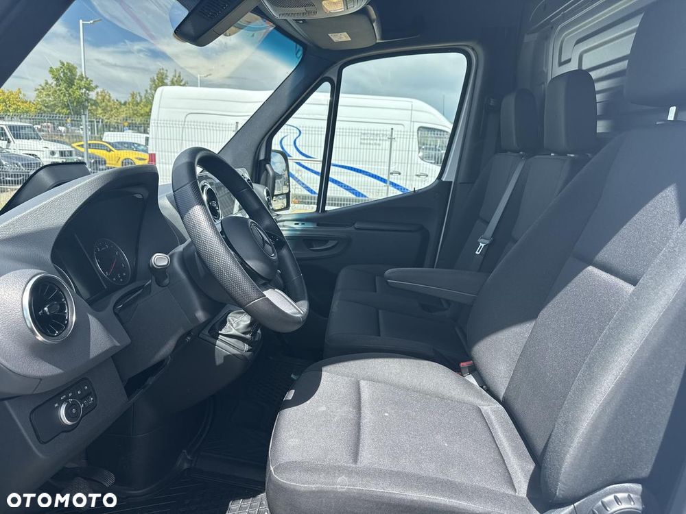 Mercedes-Benz Sprinter - 14