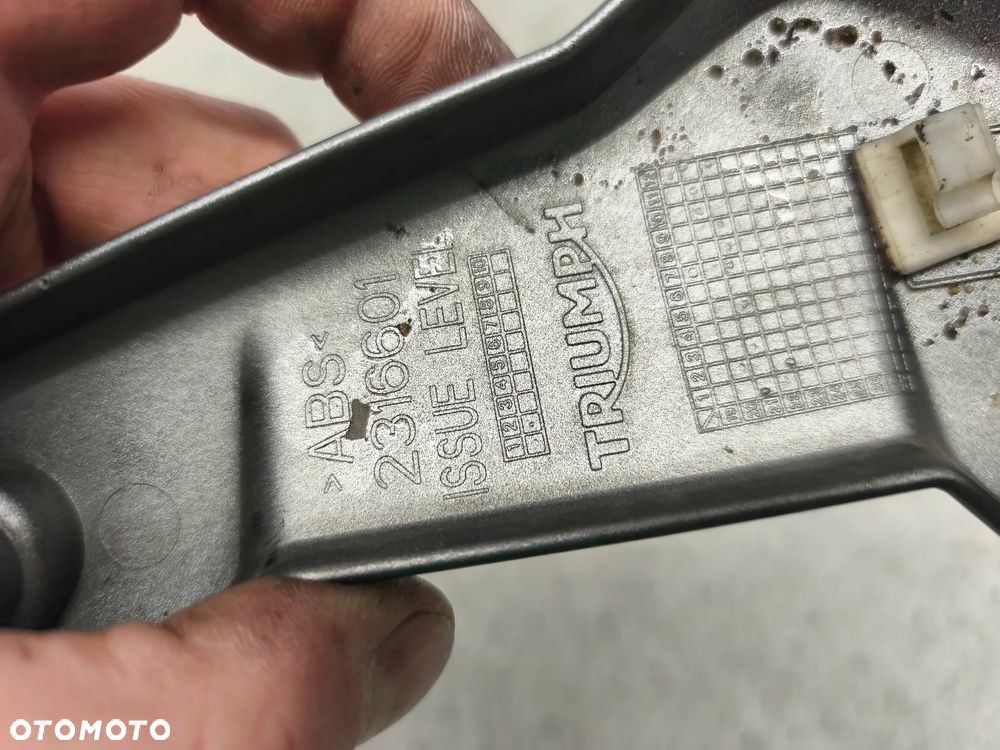 Osłona chłodnicy lewa Triumph Trident 660 2022 - 9