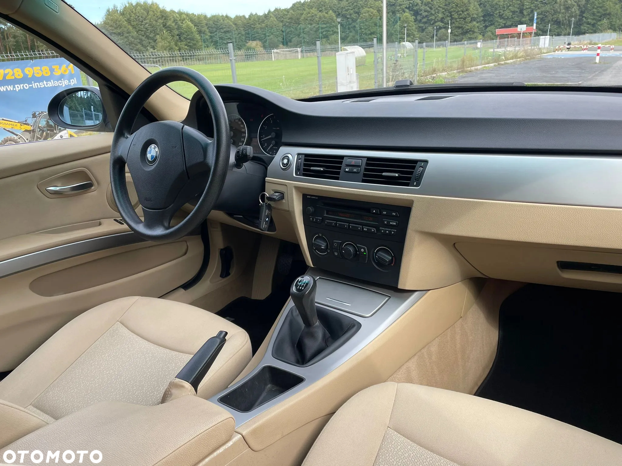 BMW Seria 3 325i Touring - 13