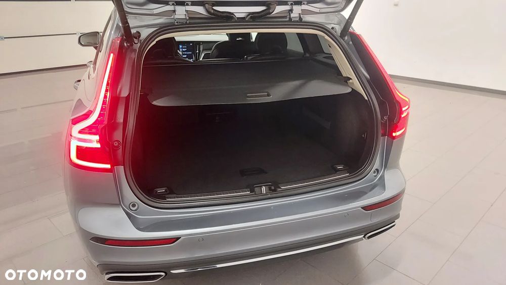 Volvo V60 D4 R-Design - 9
