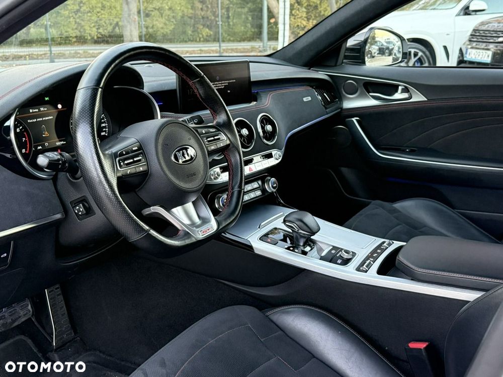Kia Stinger - 10