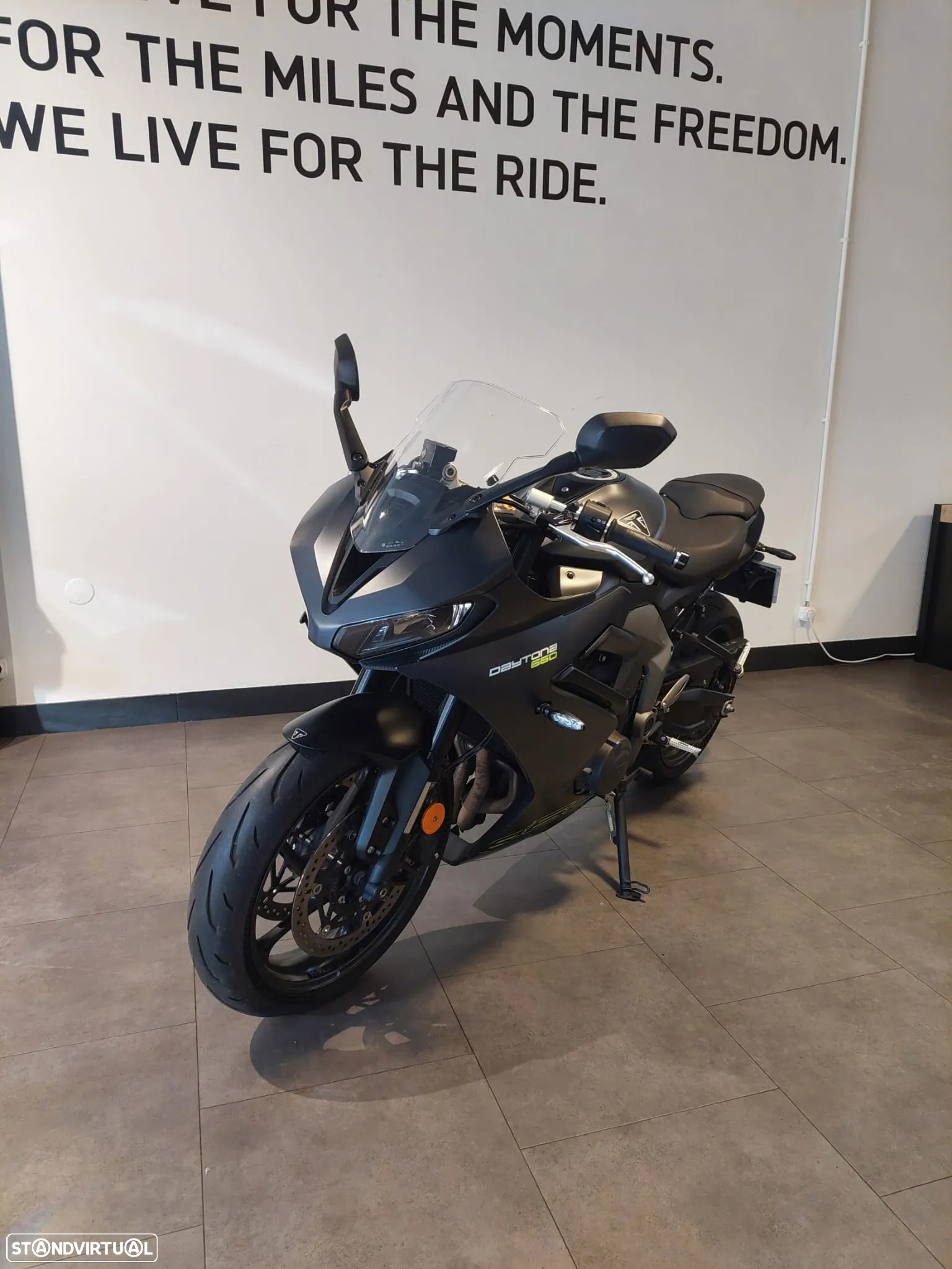 Triumph Daytona 660 - 3