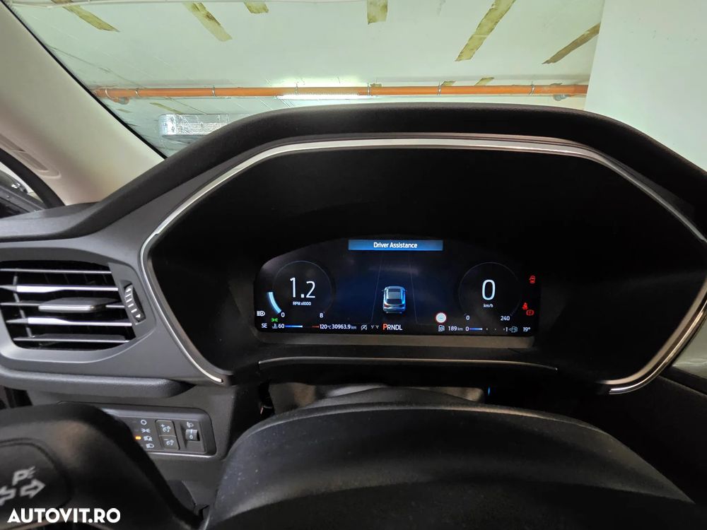 Ford Kuga 1.5 EcoBoost A8 FWD Titanium - 4