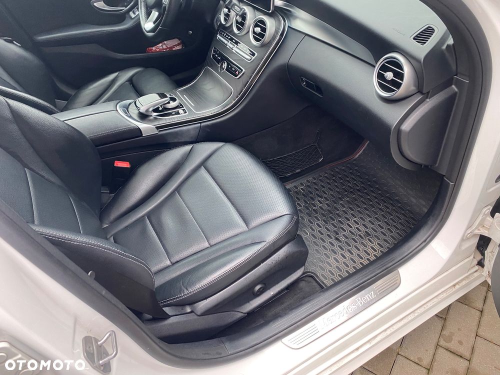 Mercedes-Benz Klasa C 300 9G-TRONIC AMG Line - 5