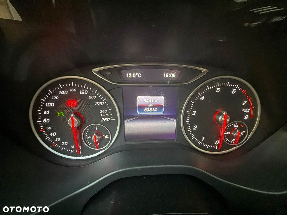 Mercedes-Benz GLA 180 - 12