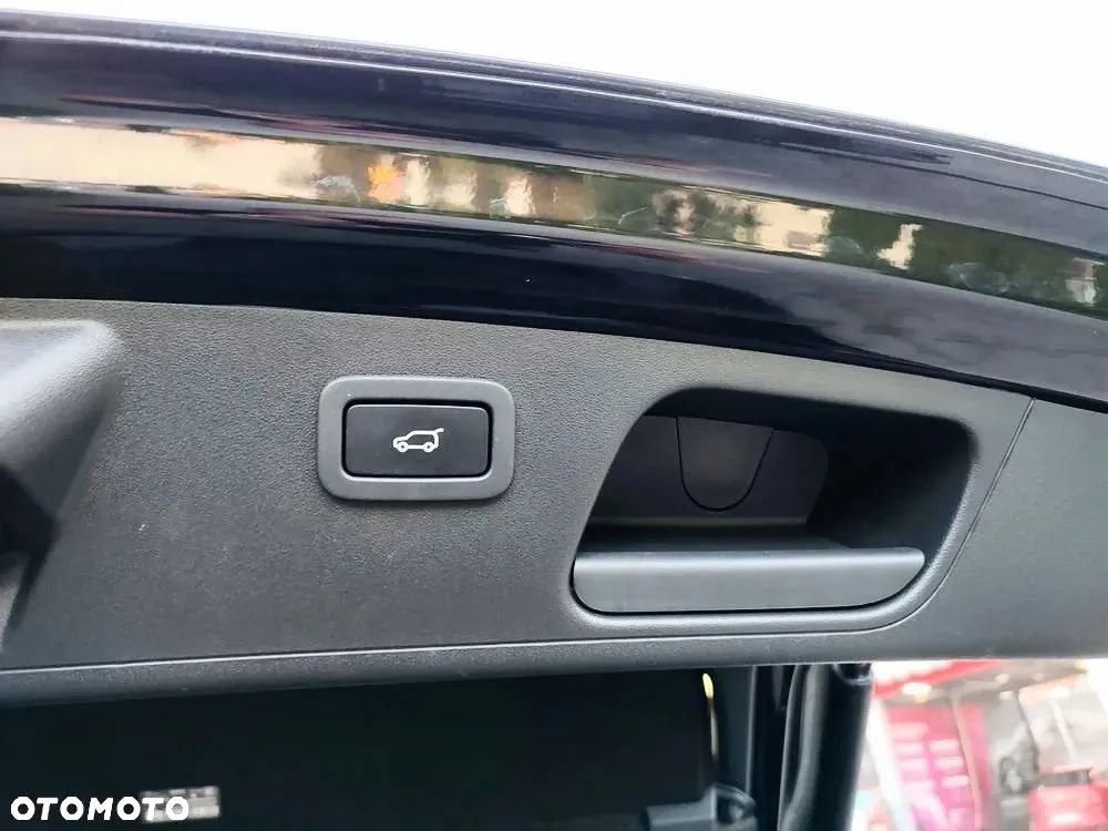 Jaguar E-Pace P300 AWD R-Dynamic SE - 22