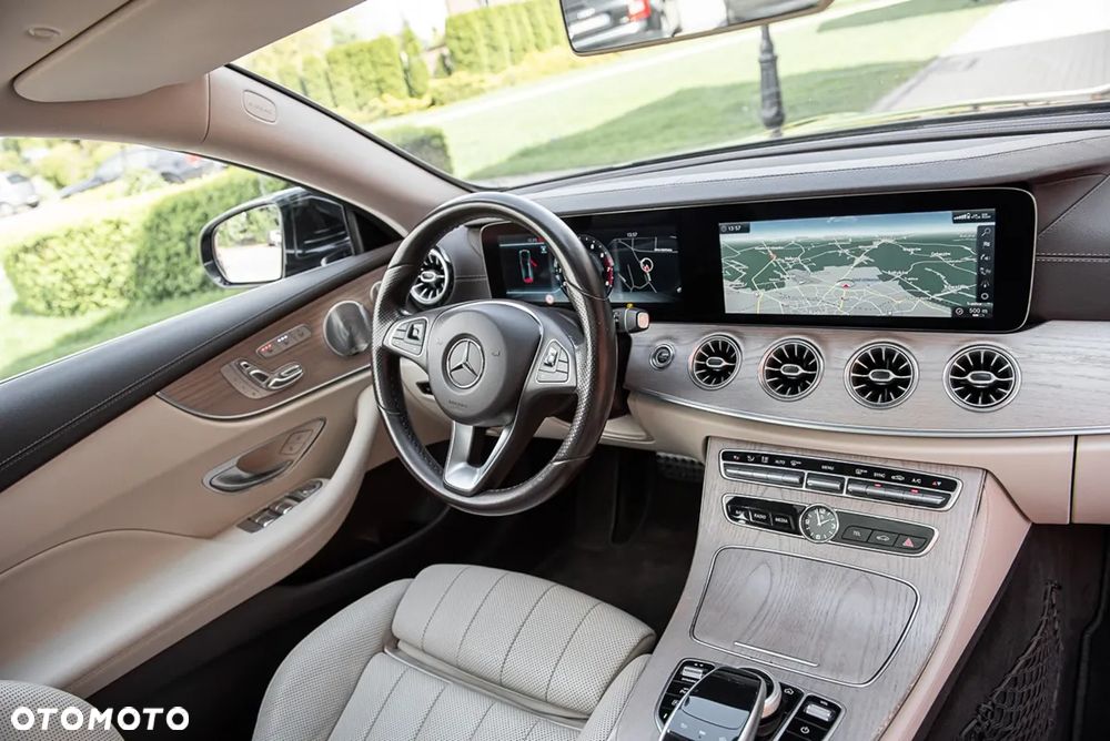 Mercedes-Benz Klasa E 300 9G-TRONIC AMG Line - 16