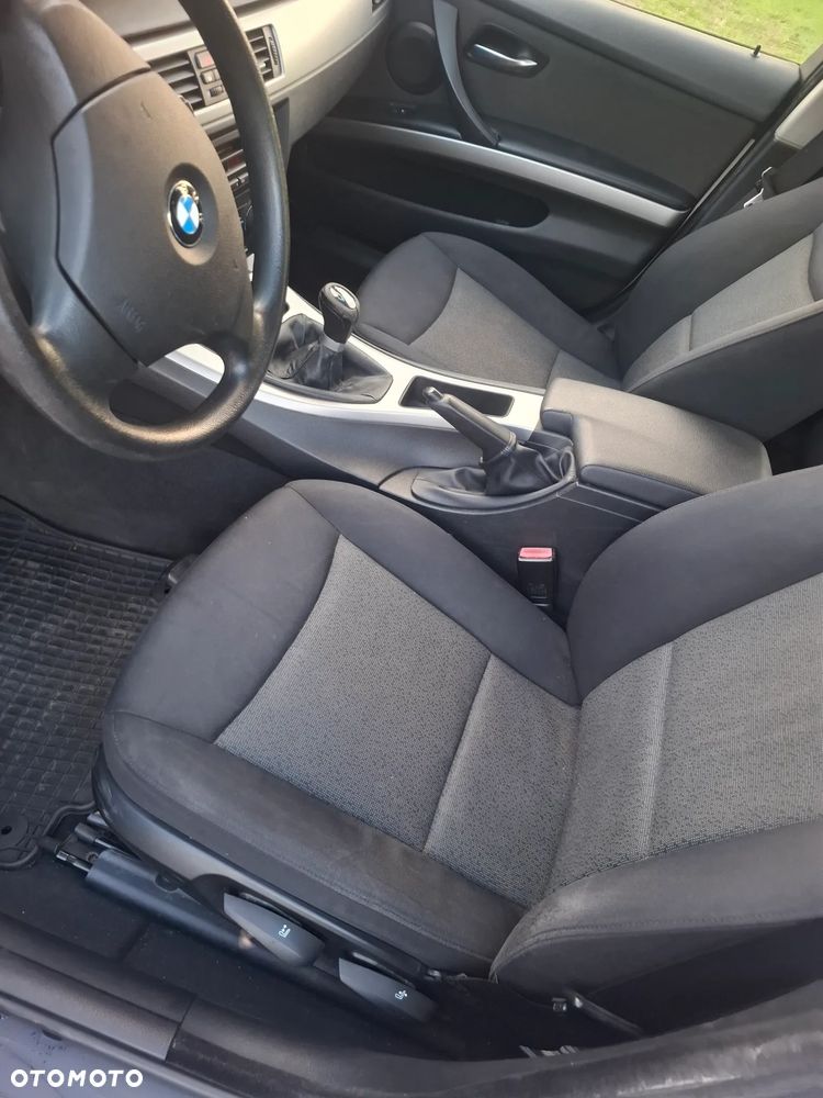 BMW Seria 3 320i - 11