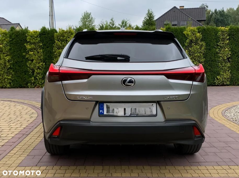 Lexus UX - 4