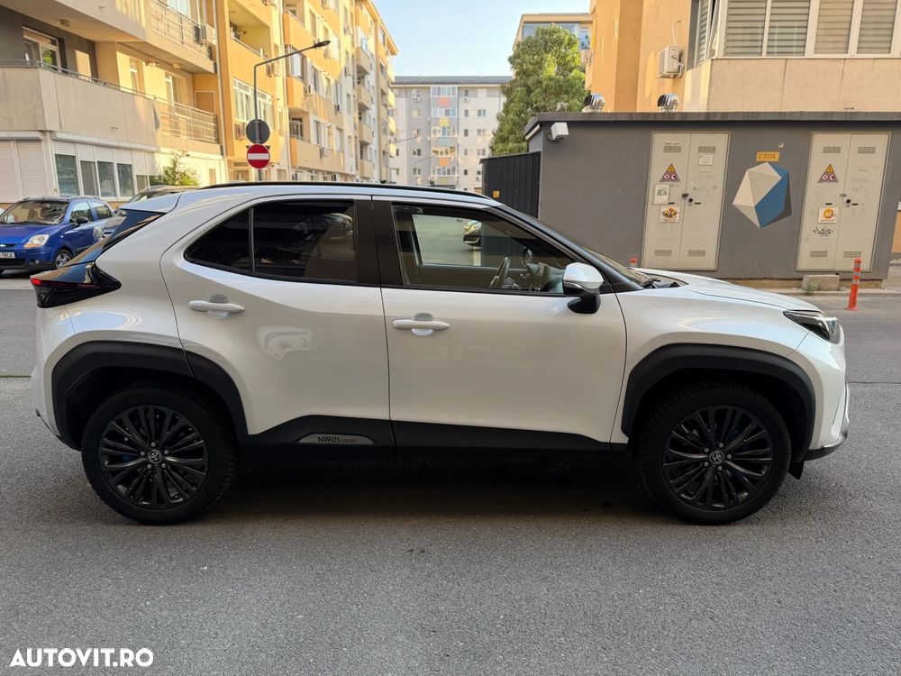 Toyota Yaris Cross 1.5 VVT-i HSD 4x4 Exclusive Adventure - 4