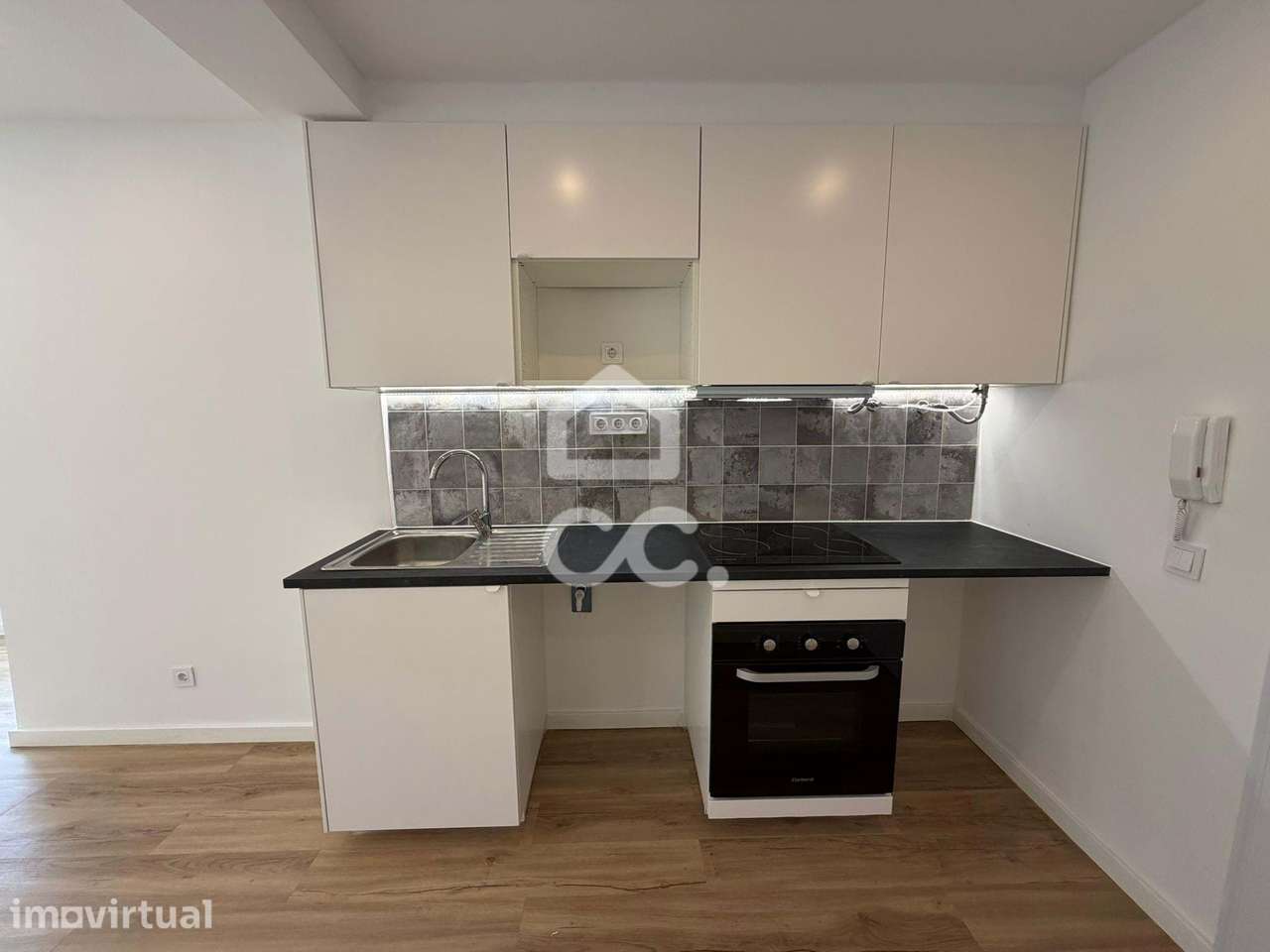 T2 totalmente remodelado na Buraca, Amadora — pronto a habitar - Grande imagem: 3/18