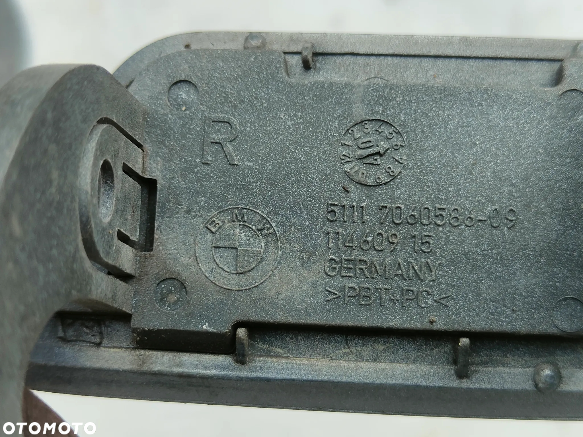 BMW E60 E61 LCI Lifting Zaślepka spryskiwacza prawego 7060586 - 3