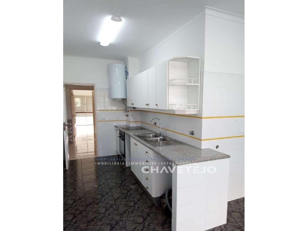 Apartamento T2 com arrecadação em Tomar - Disponível final Setembro - Grande imagem: 5/18